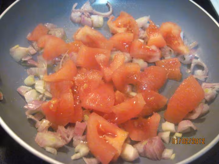 Escalopes de poulet aux courgettes en sauce tomate
