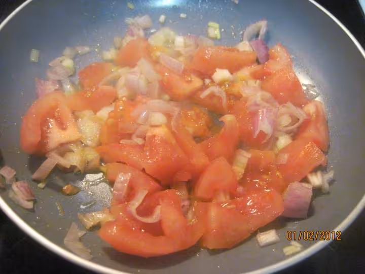 Escalopes de poulet aux courgettes en sauce tomate