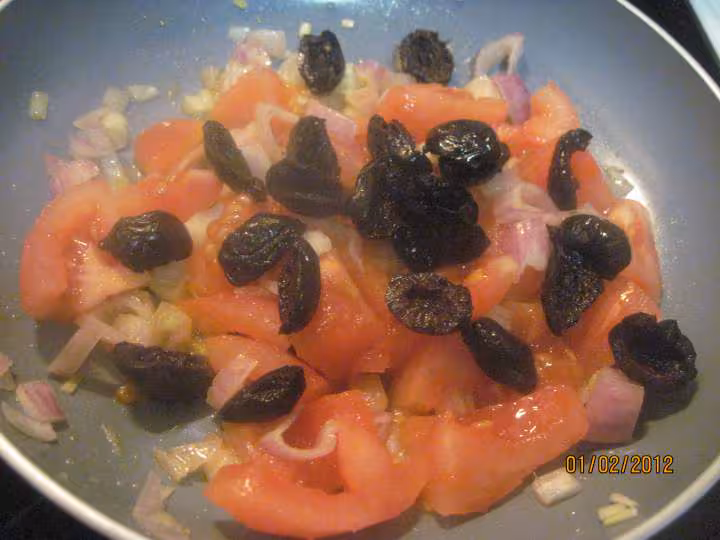 Escalopes de poulet aux courgettes en sauce tomate