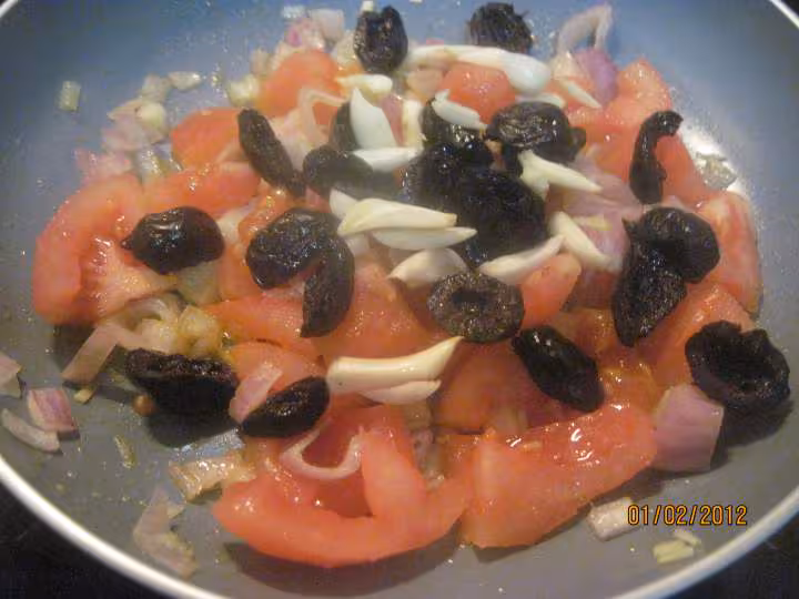 Escalopes de poulet aux courgettes en sauce tomate