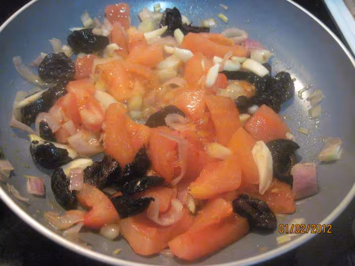 Escalopes de poulet aux courgettes en sauce tomate