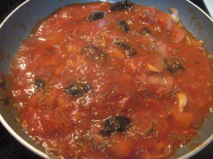 Escalopes de poulet aux courgettes en sauce tomate