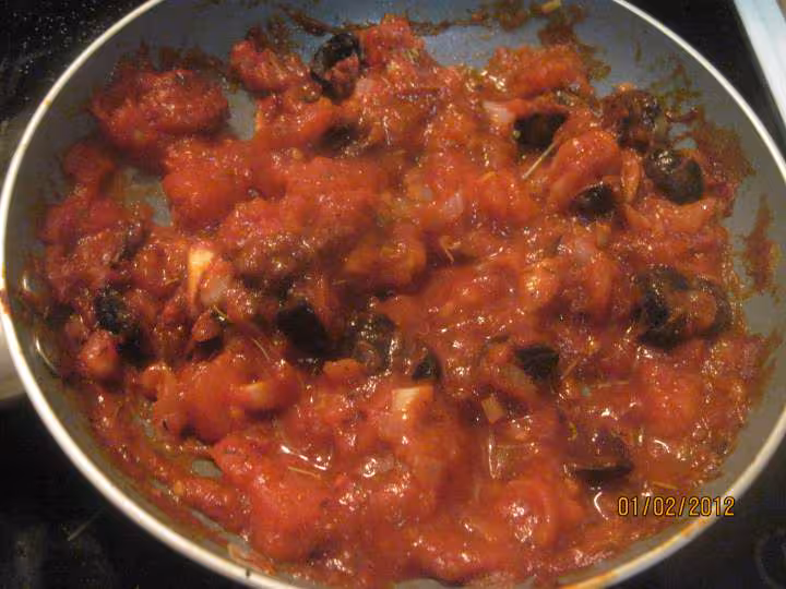 Escalopes de poulet aux courgettes en sauce tomate