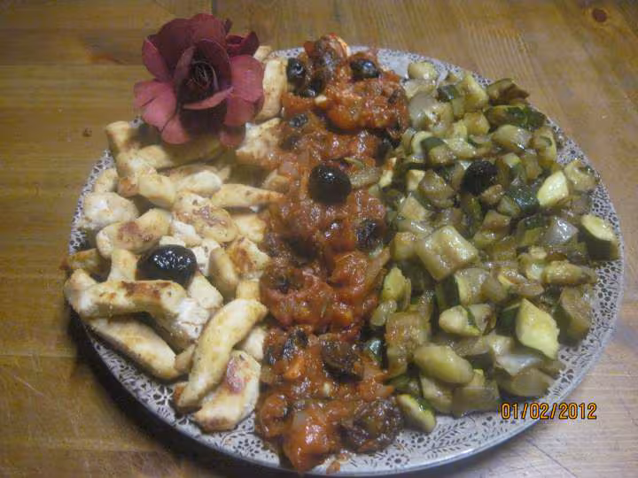 Escalopes de poulet aux courgettes en sauce tomate