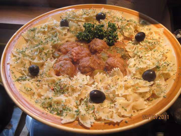 Farfalles aux boulettes de viande
