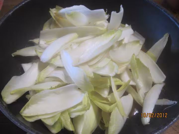 Feuilles d endives au chorizo