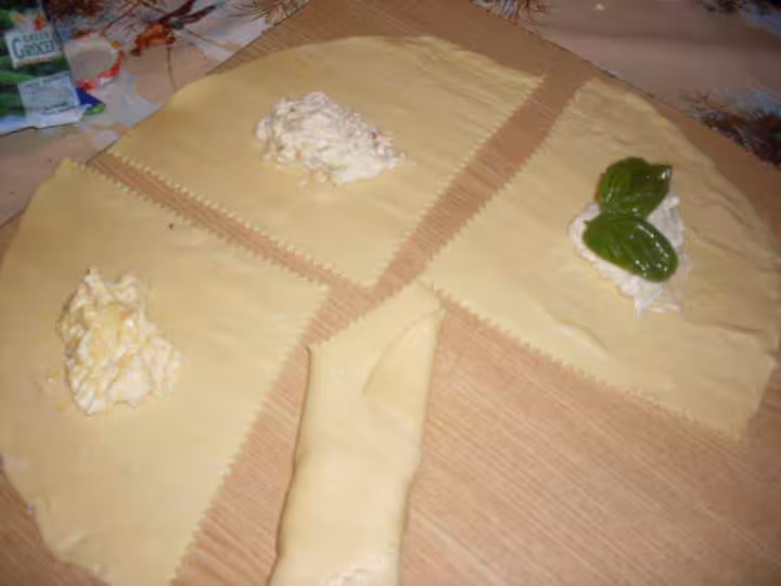 Feuilletees a la creme de gruyere
