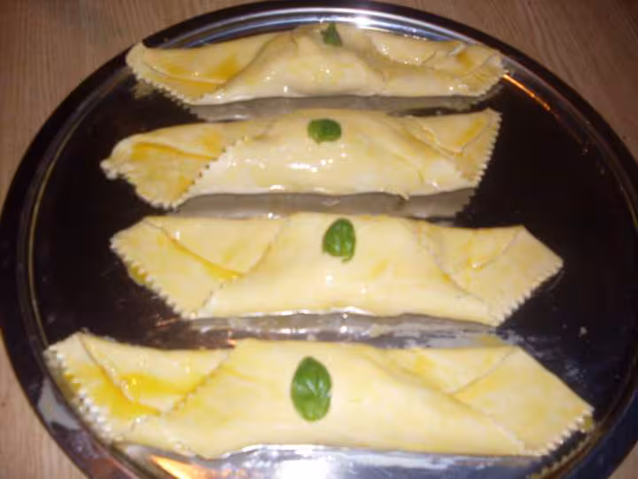 Feuilletees a la creme de gruyere