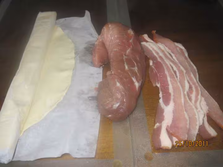 Filet mignon de porc au lard fume en feuilletee