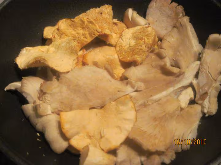 Filets de colin aux champignons beurre persillade