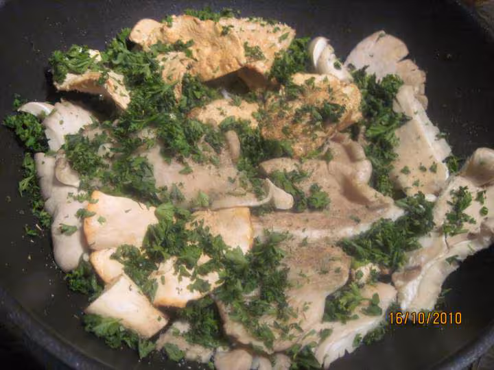 Filets de colin aux champignons beurre persillade