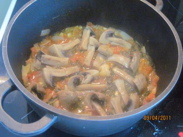 Filets de poisson aux legumes en sauce