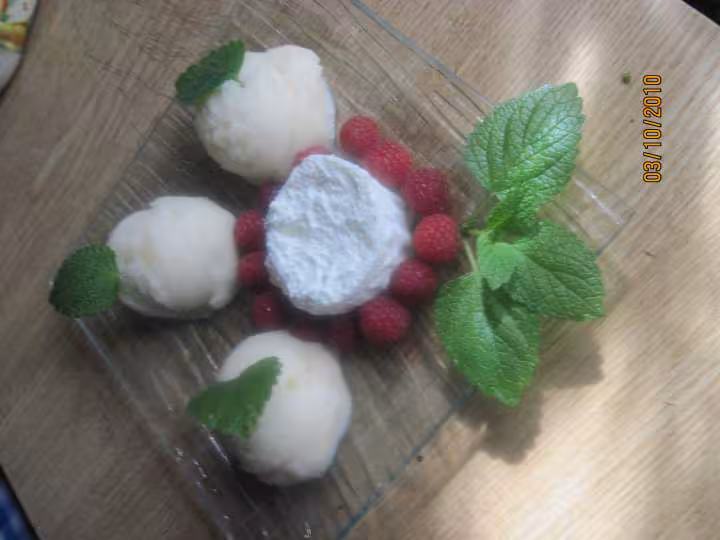 Fromage blanc maison framboises et sorbet de poires