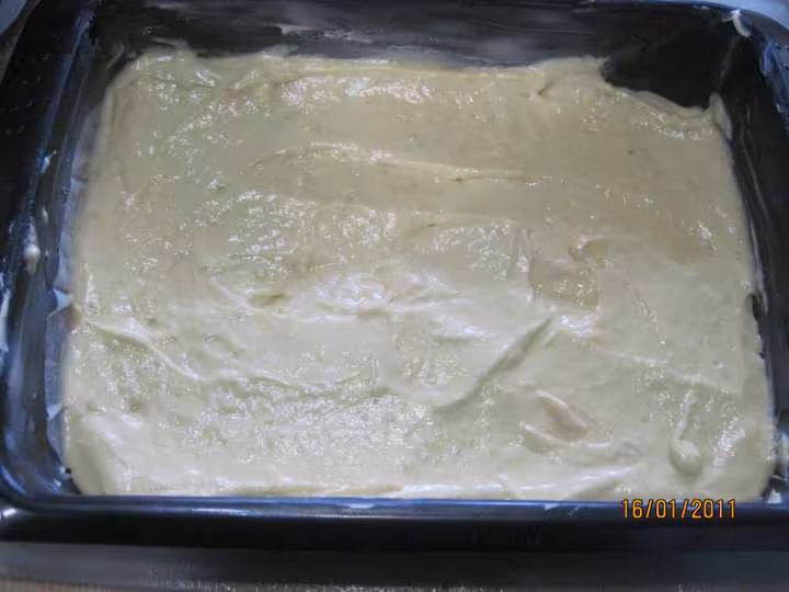 Gateau a la creme fraiche aux griottes et meringue