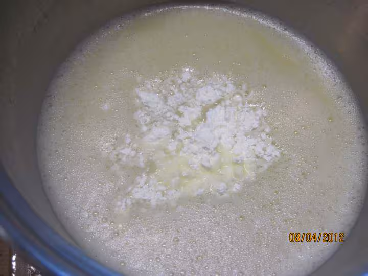 Gateau au lait de coco et meringues