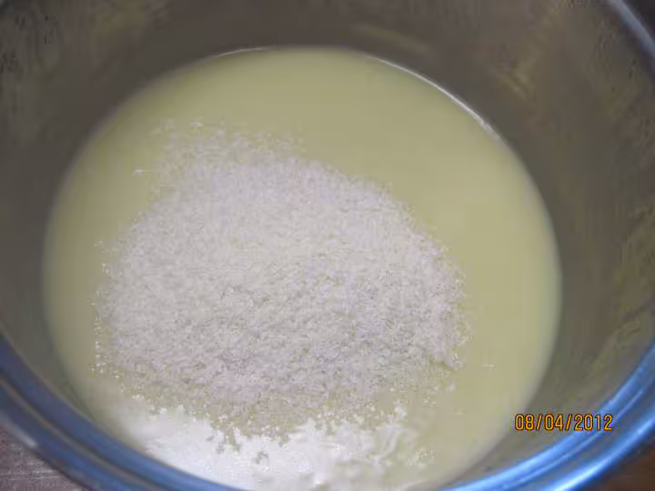 Gateau au lait de coco et meringues