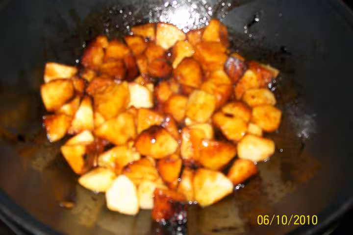 Gateau aux des de pommes caramelisees