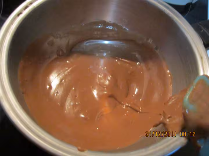 Gateau aux macarons chocolate creme au beurre