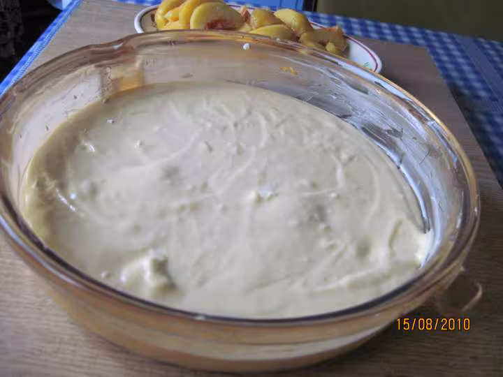 Gateau aux peches aux amandes effilees