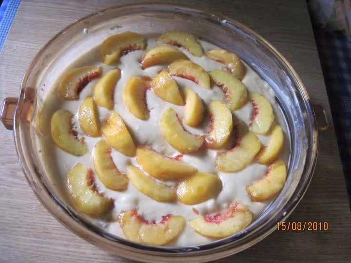 Gateau aux peches aux amandes effilees