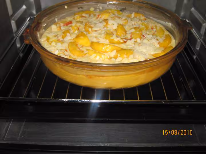 Gateau aux peches aux amandes effilees