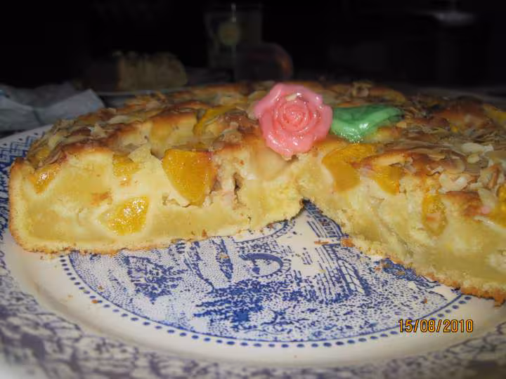 Gateau aux peches aux amandes effilees