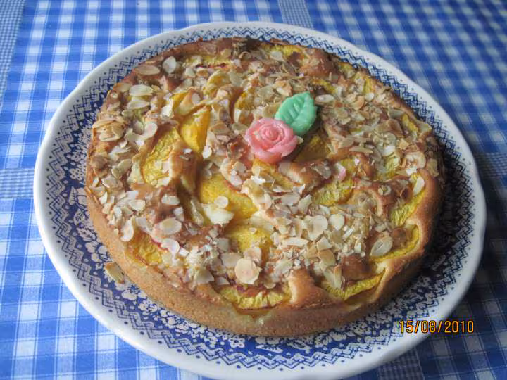 Gateau aux peches fraiches amandes effillees
