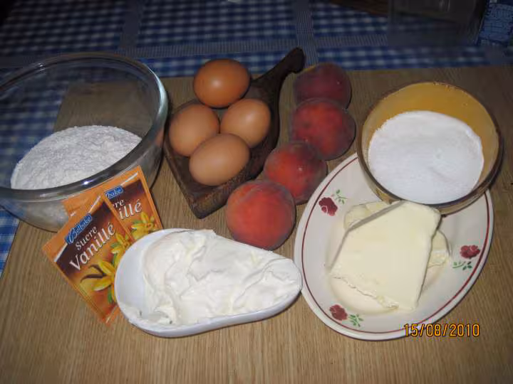 Gateau aux peches fraiches amandes effillees