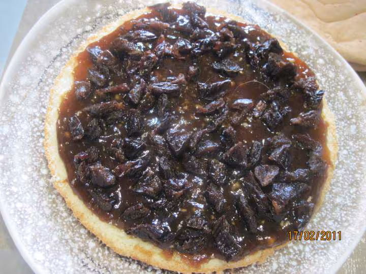 Gateau aux pruneaux et pate d amande
