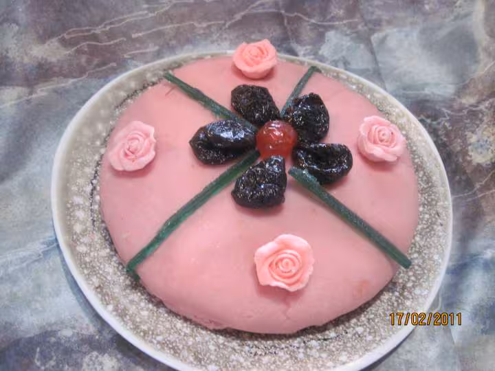 Gateau aux pruneaux et pate d amande