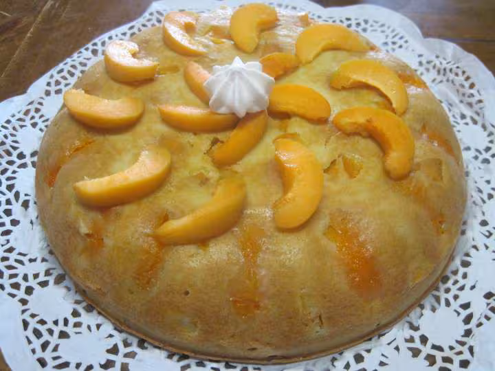 Gateau clafoutis aux abricots a la creme fraiche