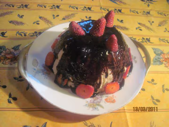 Gateau de semoule au nappage de chocolat