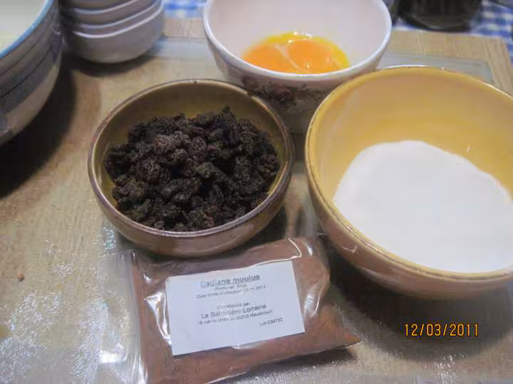 Gateau de semoule au nappage de chocolat