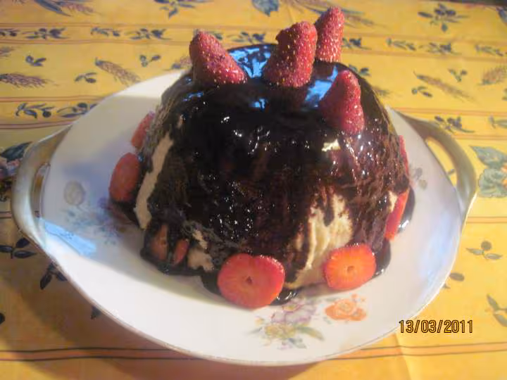Gateau de semoule au nappage de chocolat