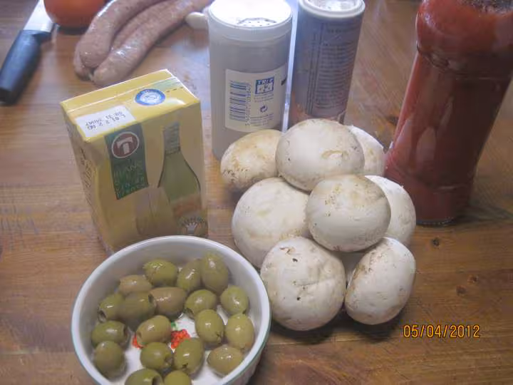 Godiveaux a la sauce tomate aux champignons