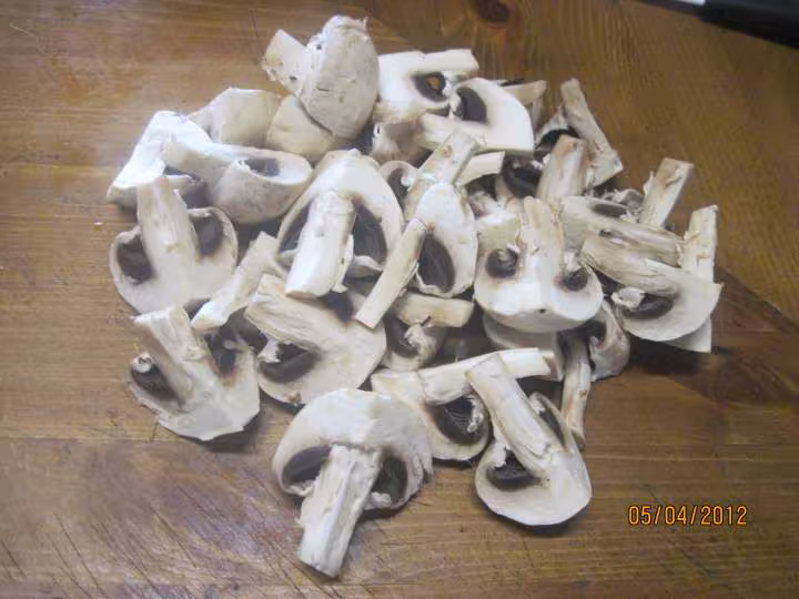 Godiveaux a la sauce tomate aux champignons