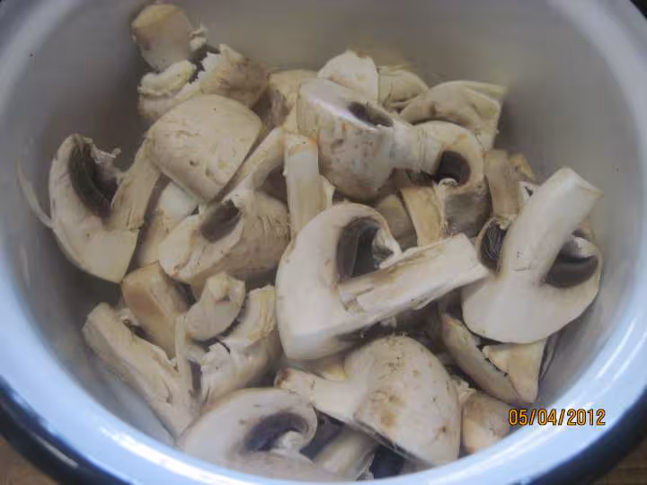 Godiveaux a la sauce tomate aux champignons