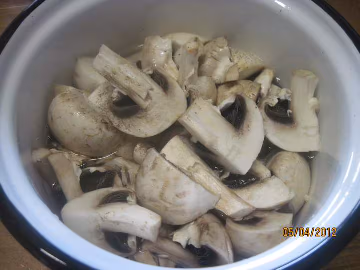 Godiveaux a la sauce tomate aux champignons