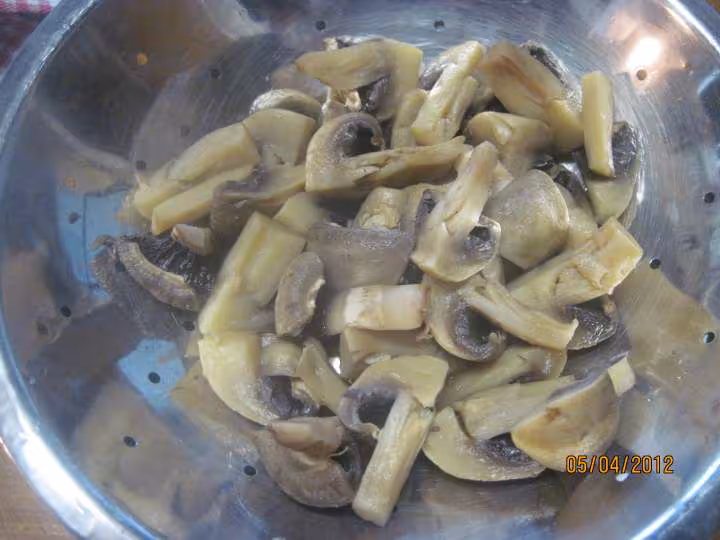 Godiveaux a la sauce tomate aux champignons