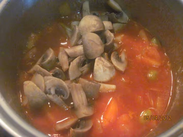 Godiveaux a la sauce tomate aux champignons