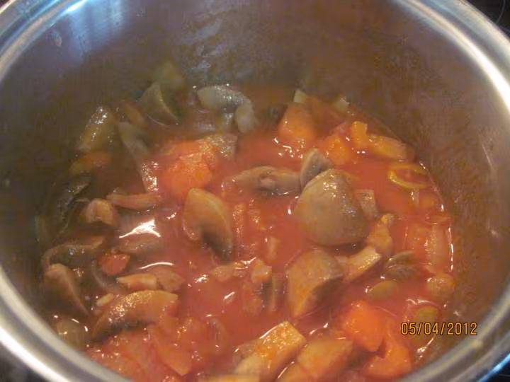 Godiveaux a la sauce tomate aux champignons