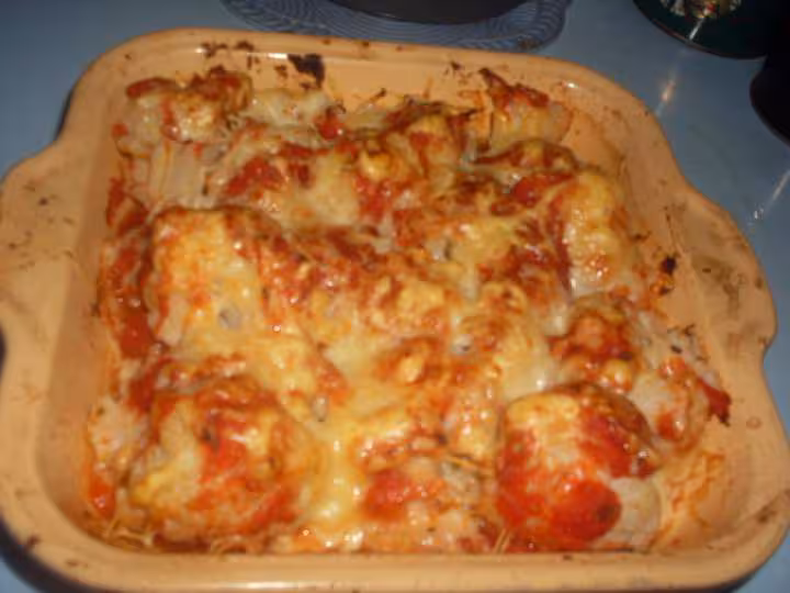 Gratin de choux fleurs cuisinee a la sauce tomates