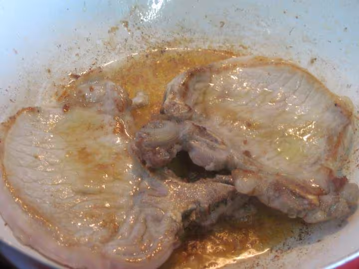 Gratin de cotelettes de porc et champignons