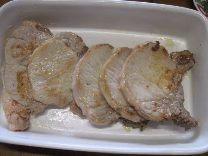 Gratin de cotelettes de porc et champignons