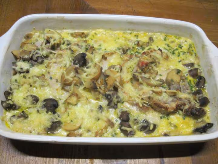 Gratin de cotelettes de porc et champignons