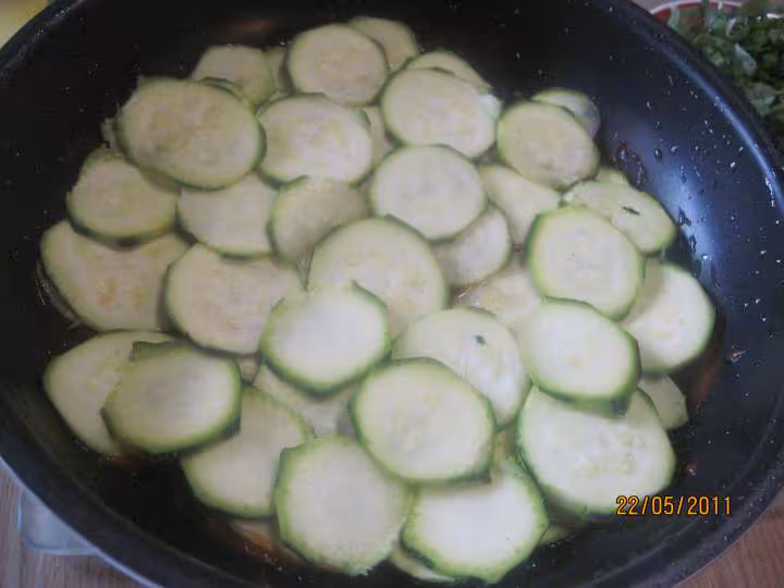 Gratin de courgettes a la sauce tomate et basilic