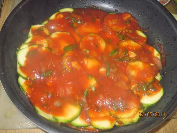 Gratin de courgettes a la sauce tomate et basilic