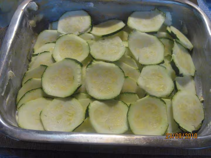 Gratin de courgettes champignons et quenelles au four
