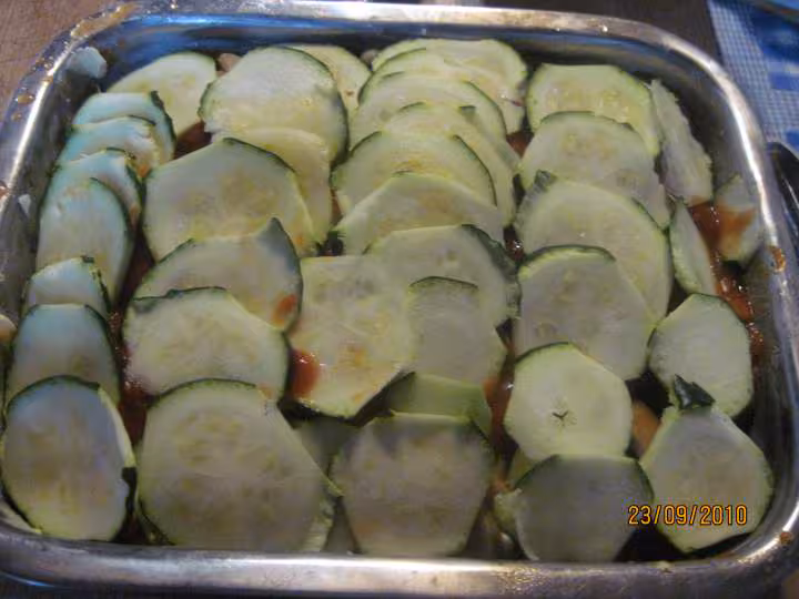 Gratin de courgettes champignons et quenelles au four