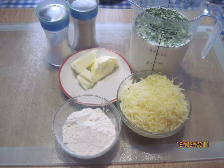 Gratn de quenelles au poisson a la bechamel